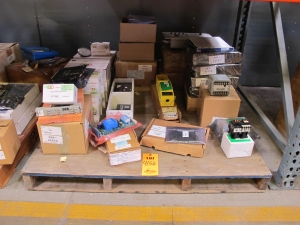 LOT TO INCLUDE BUT NOT LIMITED: (6) MODULES, RELAY KIND. 16-CHANNEL RELAY MODULE, (42) LAMP, LED KIND, TRUE WHITE COLOR, 3.2 WATT, 6VDC ELEC RATING., (1) MODULE, 4-20MADC RATING, I/E CONVERTER KIND, (1) CABLE, EXTENSION KIND, 8MM SIZE, NOT ARMORED MATERIAL. 3300XL, 8MM CABLE, LENGTH 4.5M, (1) CONTROLLER, INTELLIGENT TYPE, EP2500, 12-24 VDC, 300 MA MAXIMUM, 3 VOLT LITHIUM MEMORY AND CLOCK BACKUP. LOADING & HANDLING FEE $15-4156